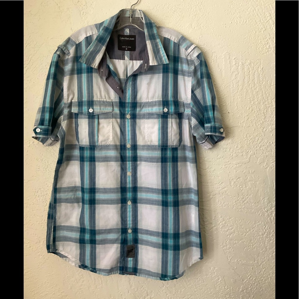 - Calvin Klein shirt M